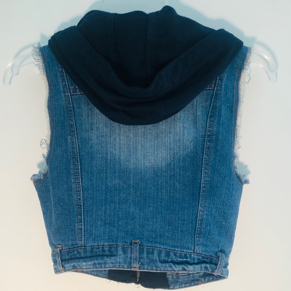 XS Delia’s Cropped Denim Vest - Picture 3 of 4